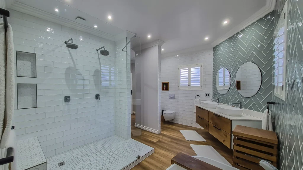 En-suite bathroom for Bedroom 1 (Master) at Knusrus