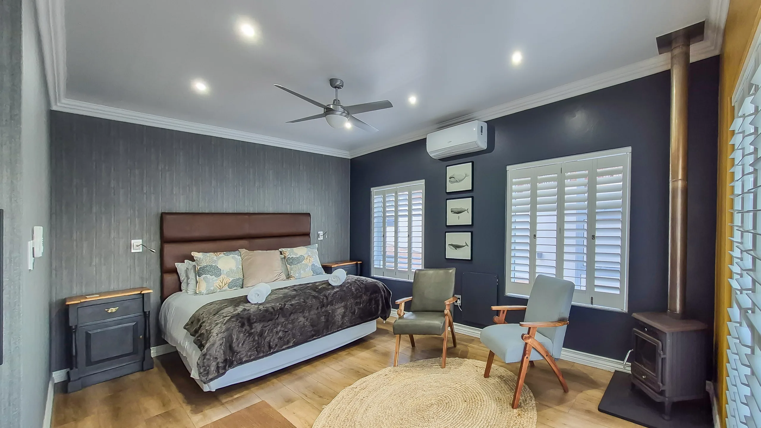 Master bedroom at the Knusrus coastal residence in Jongensfontein