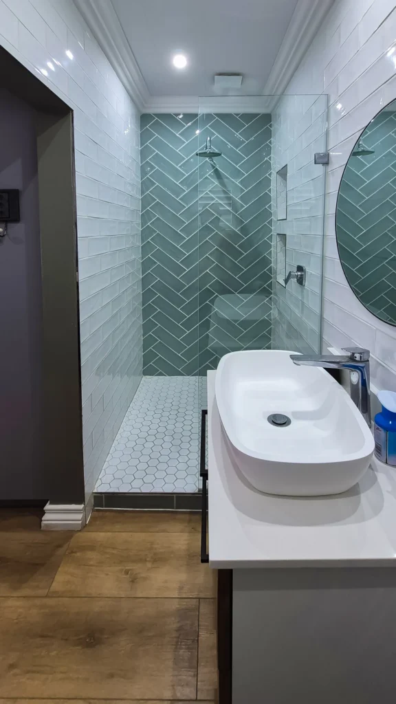 En-suite bathroom for Bedroom 2 at Knusrus